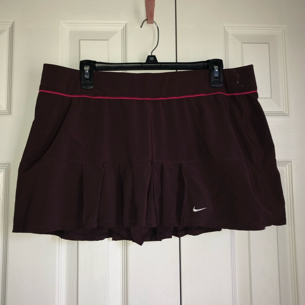 Nike Women's Skirt in Dark Brown with Pink Accent